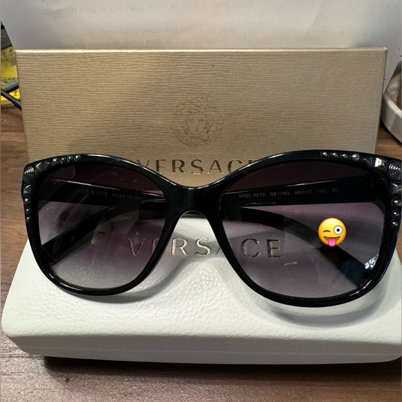 ❌SOLD❌VERSACE 4270GB1/T5 Studded Cat Eye Sunglasses Black Frame Gradient Grey - Picture 11 of 11